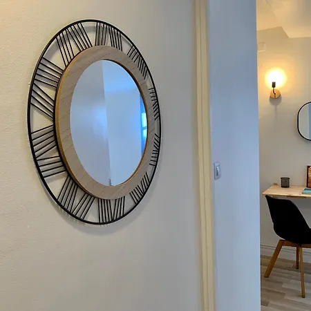 Voltaire - Centre Apartment *